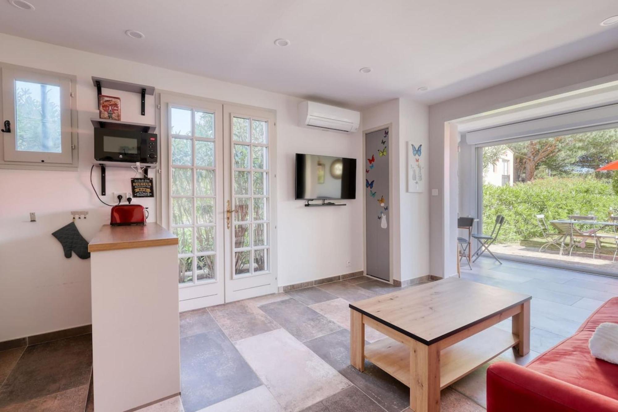 Magnificent Newly Renovated Close To Beach & Swimming Pool Le Lavandou Exterior foto